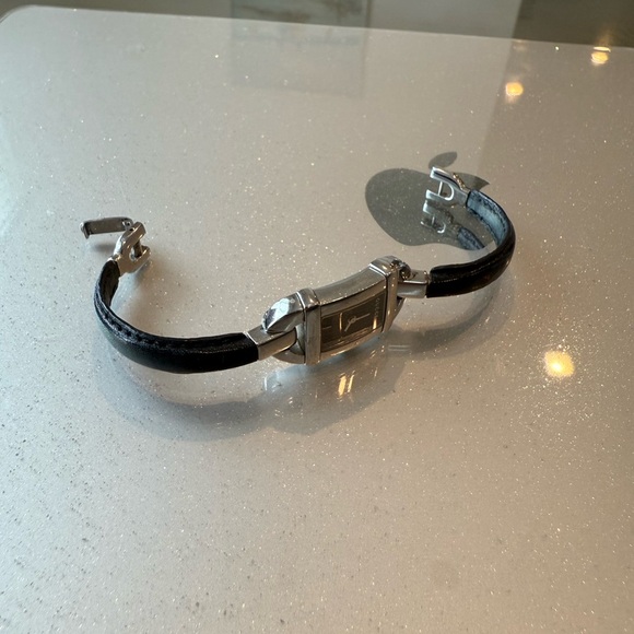 Gucci Silver and Black Watch - Picture 3 of 5